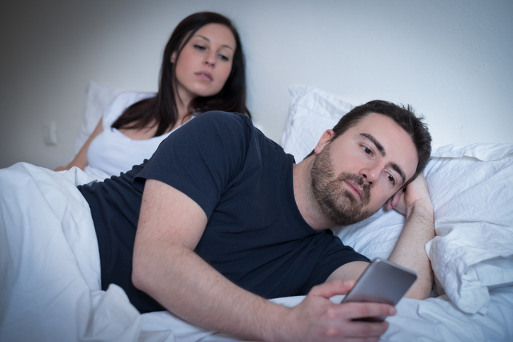 wife peaking at husbands cell
